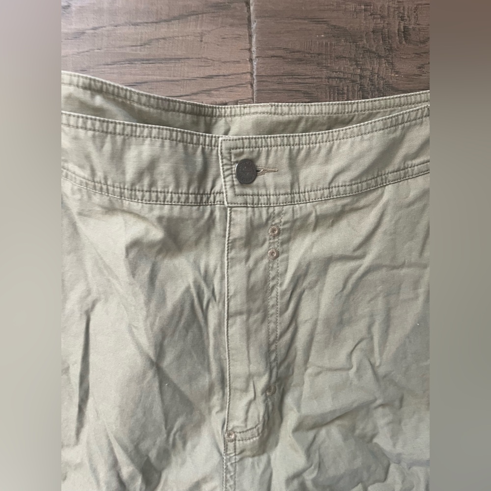 Patagonia Men's Organic Cotton Olive Cargo Shorts - Picture 4 of 10